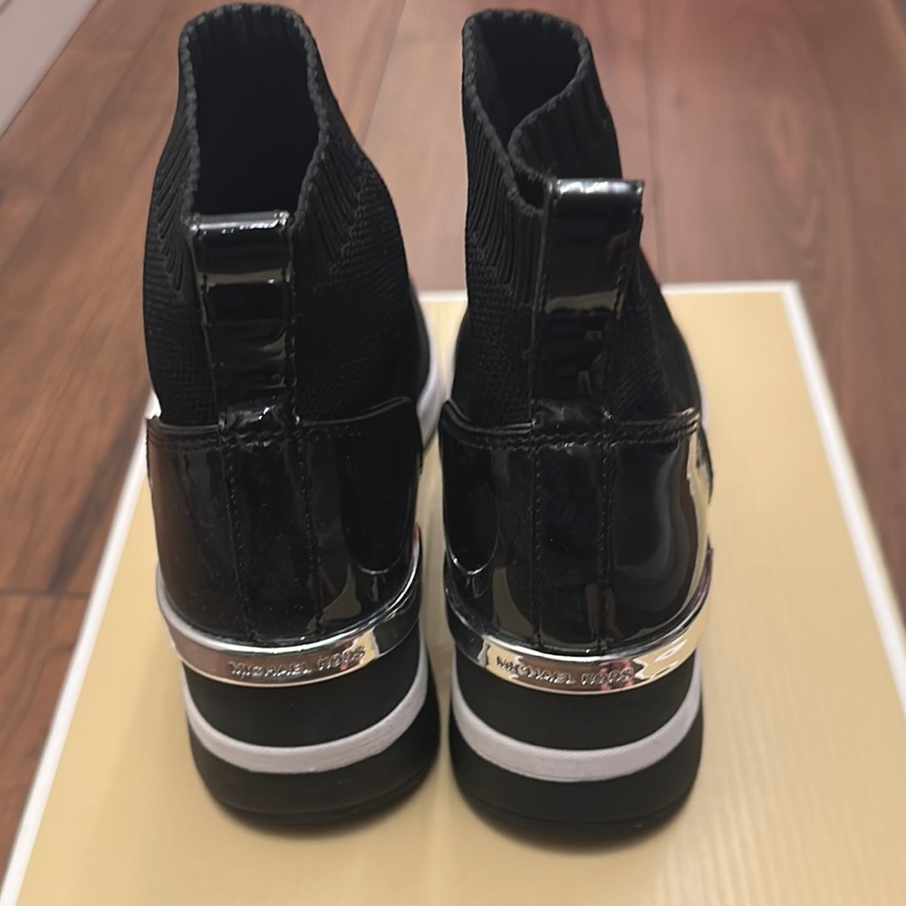 MICHAEL Michael Kors Black Ankle Skyler Boottie Stretch Knit Size 8 - Picture 4 of 7